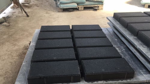 南阳氧化铁黑颜料在水泥制品中的应用与市场前景